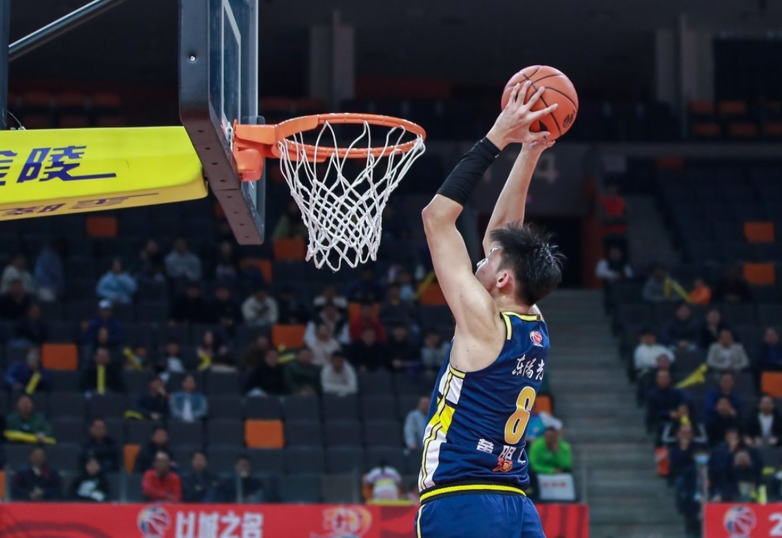 广东队鏖战雄鹿,布克带队取胜的简单介绍 广东队鏖战雄鹿,布克带队取胜的简单介绍